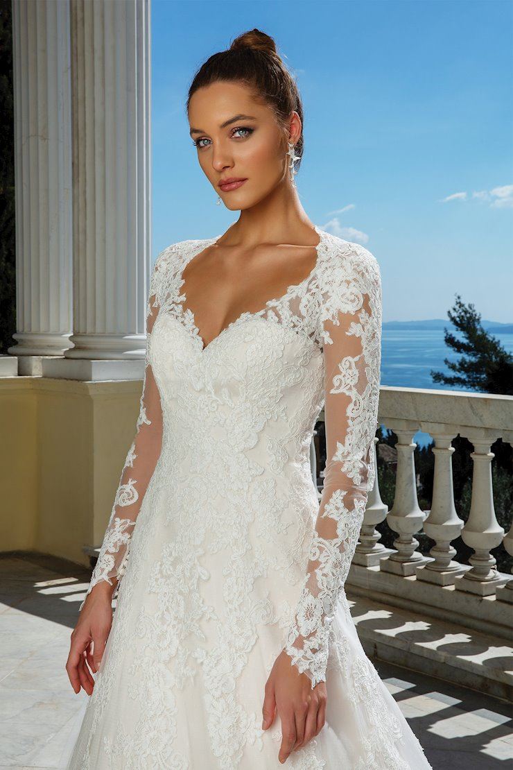 Fall and Winter Wedding Dresses Image
